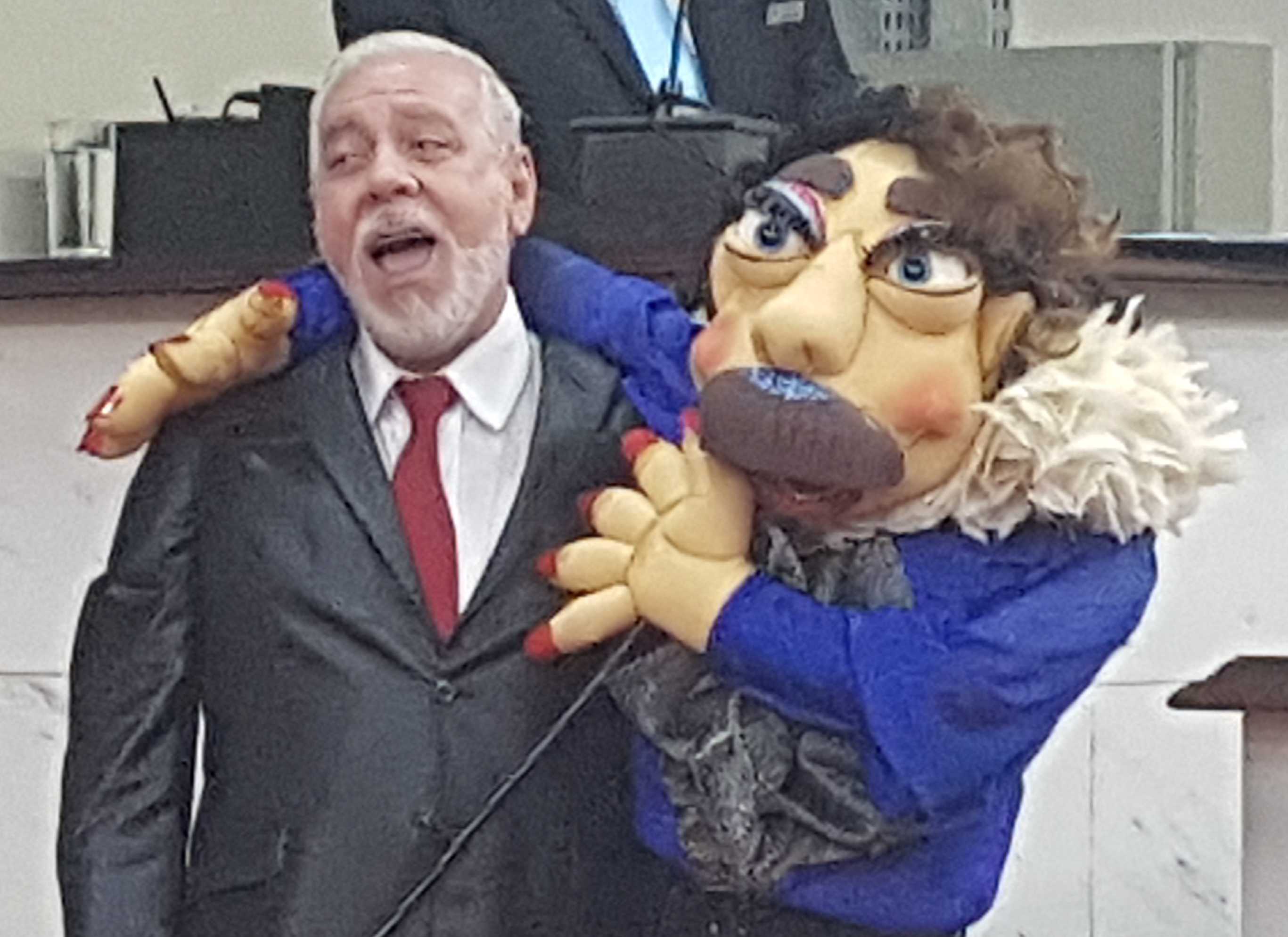 Homenageado fez apresentações musicais durante sessão