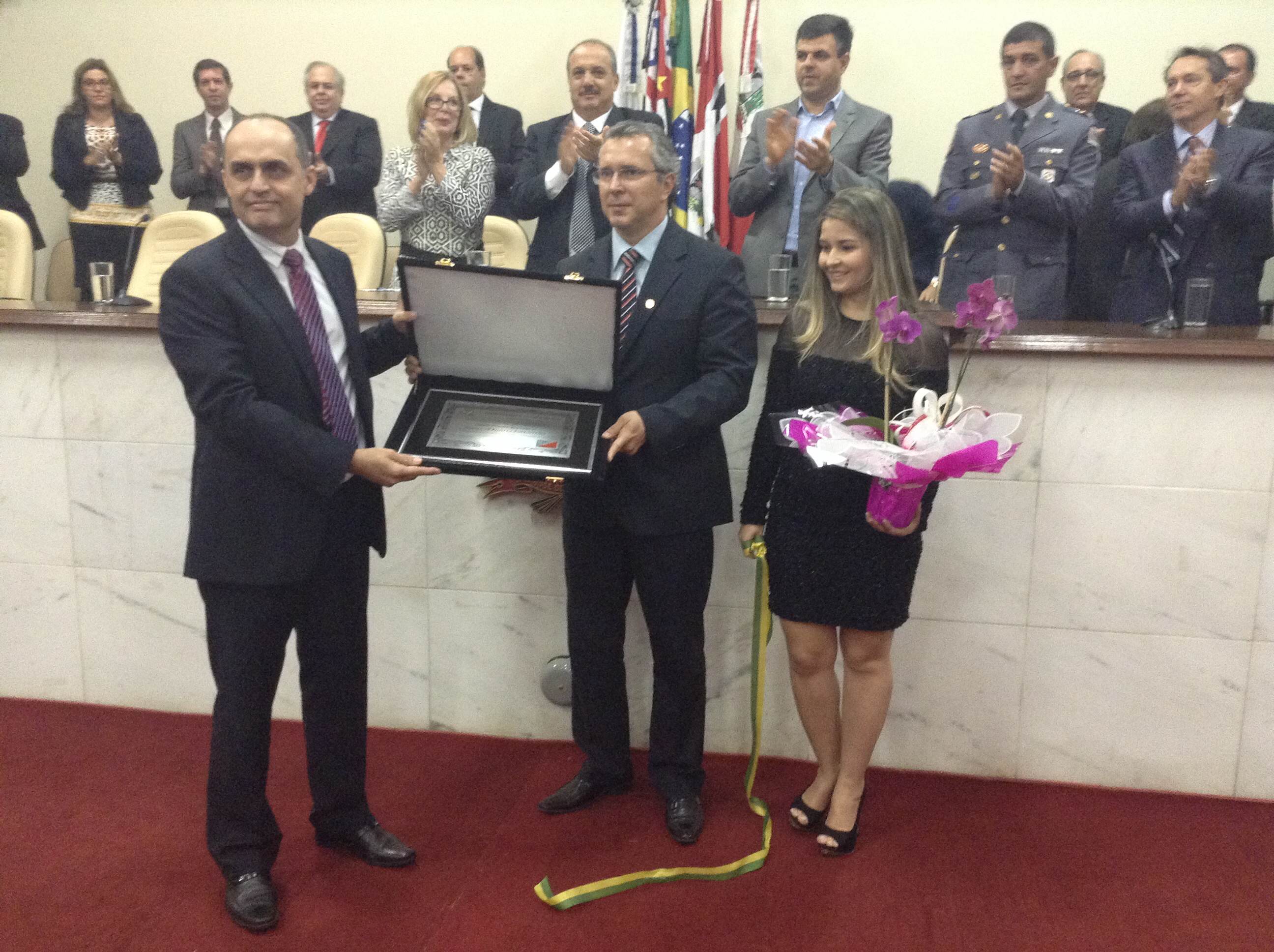 Sérgio Clementino recebeu placa de homenagem durante Sessão Solene