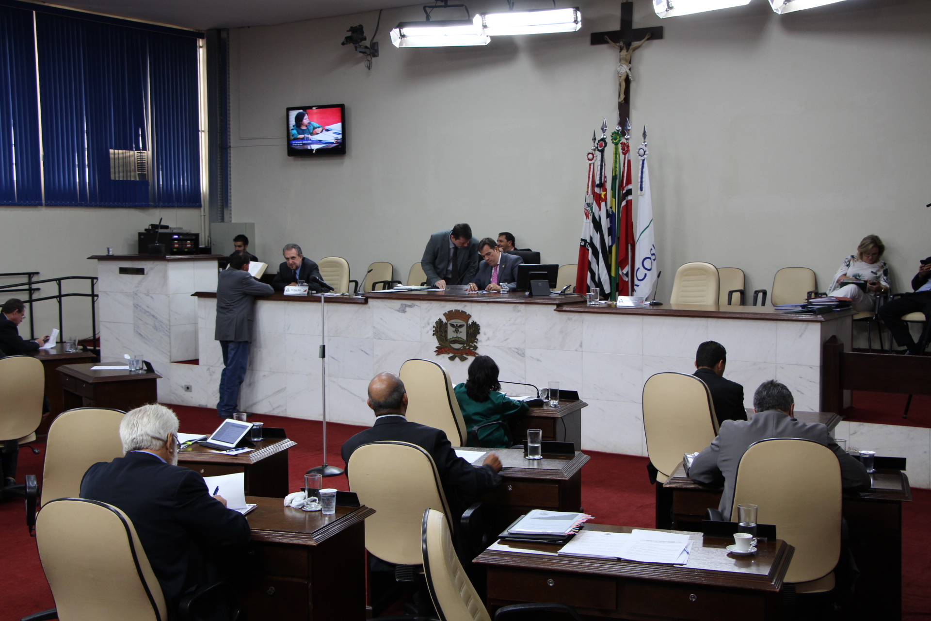 Vereadores derrubaram veto e estenderam reajuste a inativos e pensionistas da Câmara