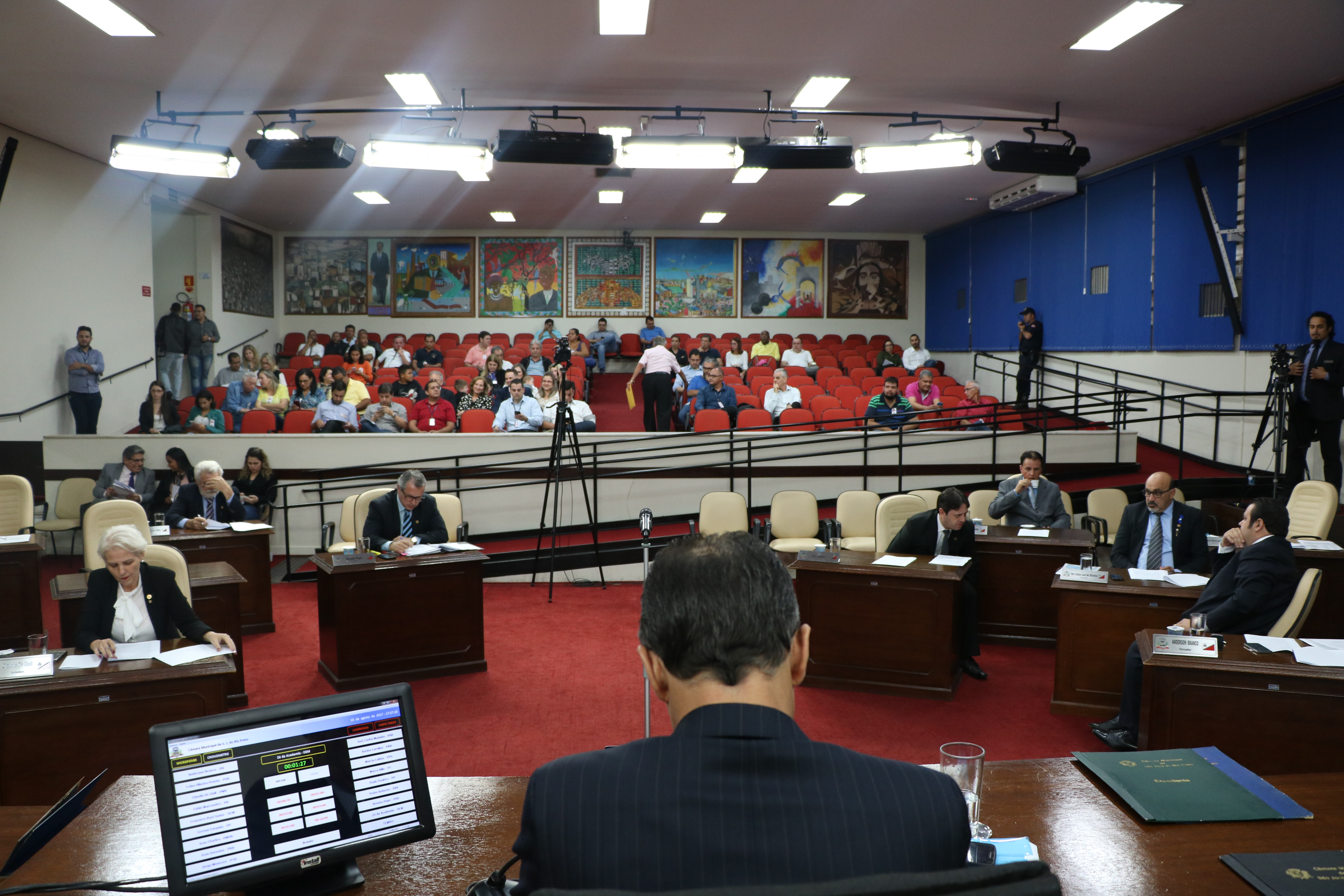 Vereadores analisam oito projetos na sessão de terça