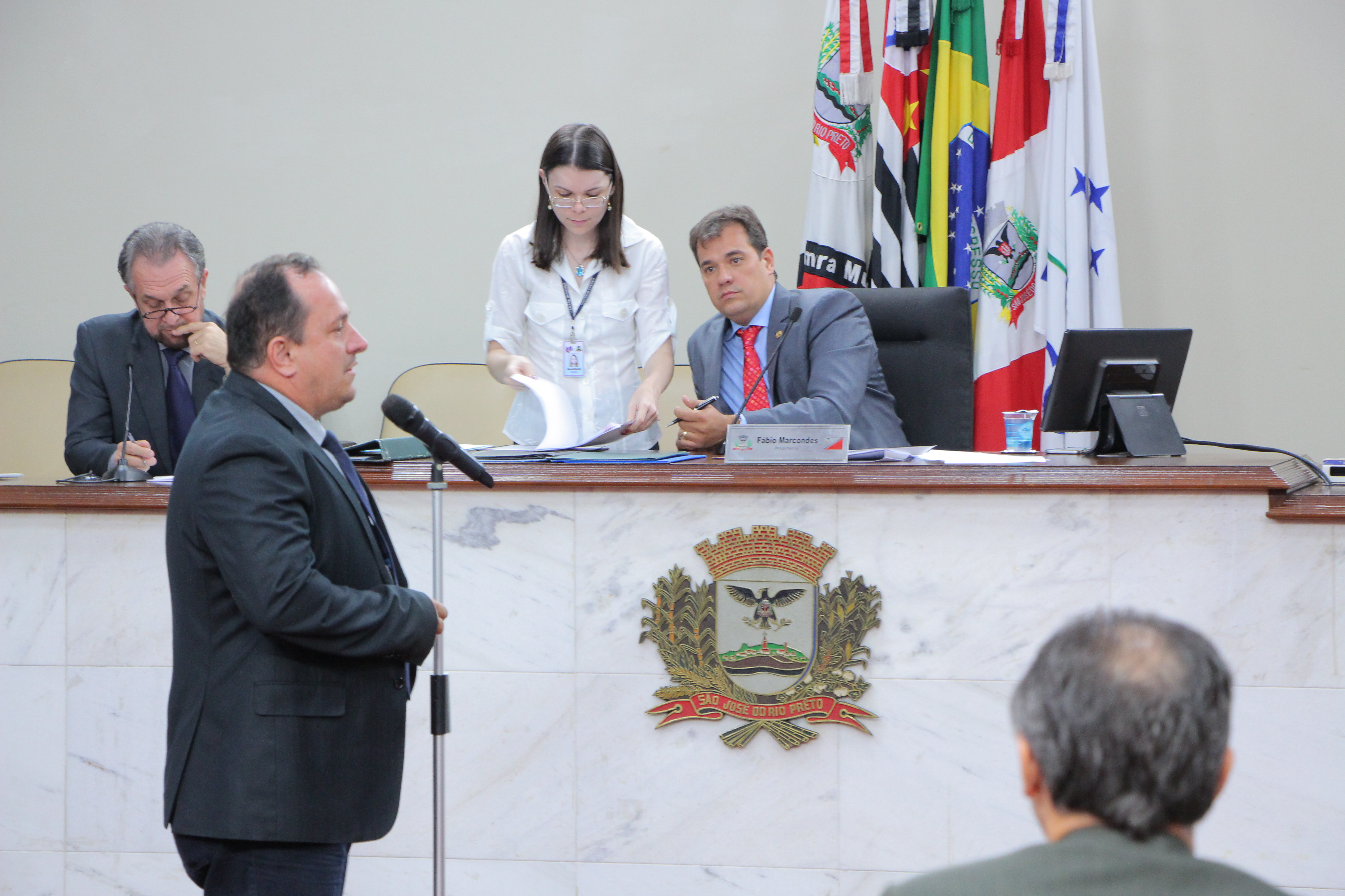 Larranhaga afirma que acúmulo de funções prejudica desempenho de secretários