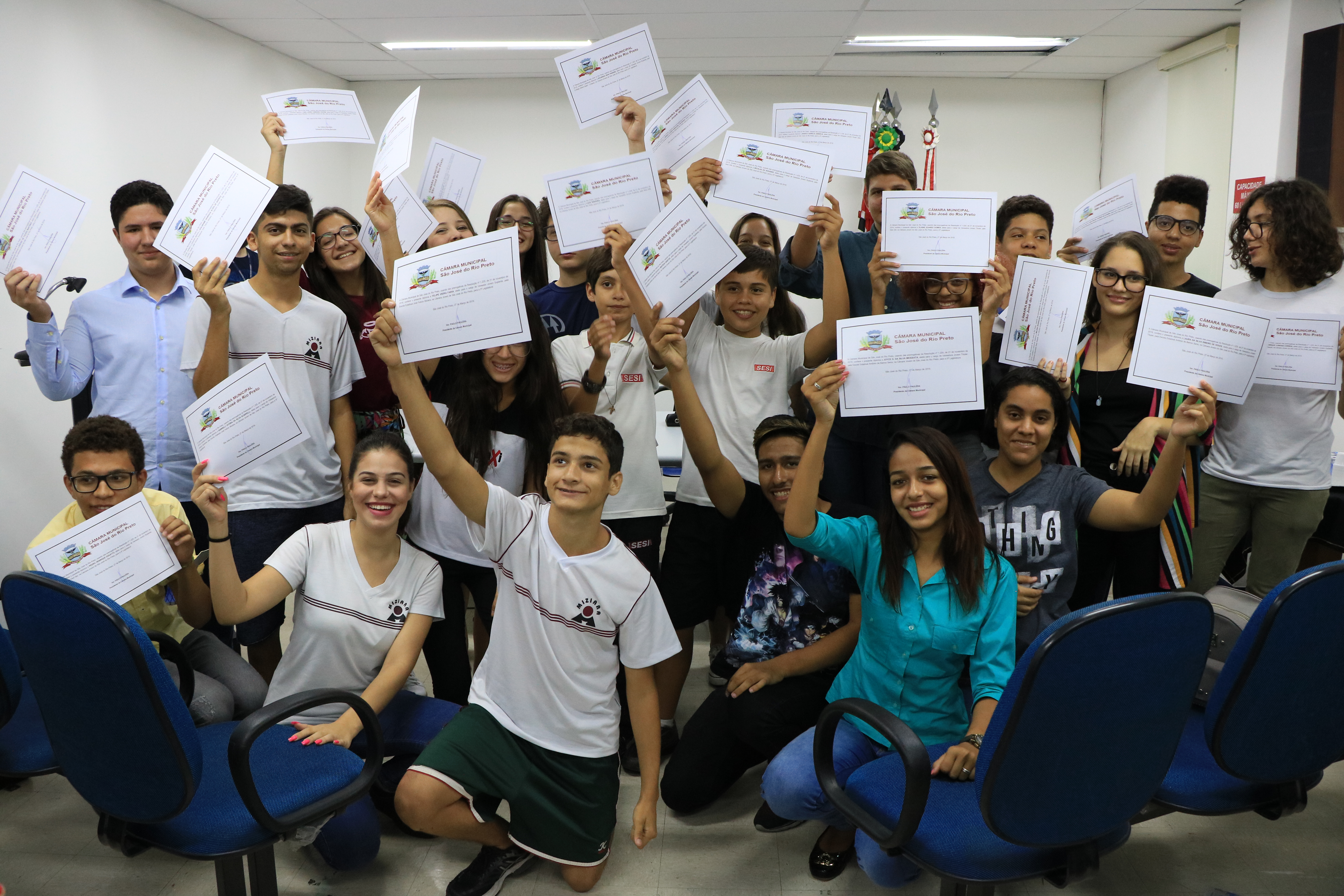 17 estudantes do sexto ano do ensino fundamental a terceiro ano do ensino médio participam do projeto