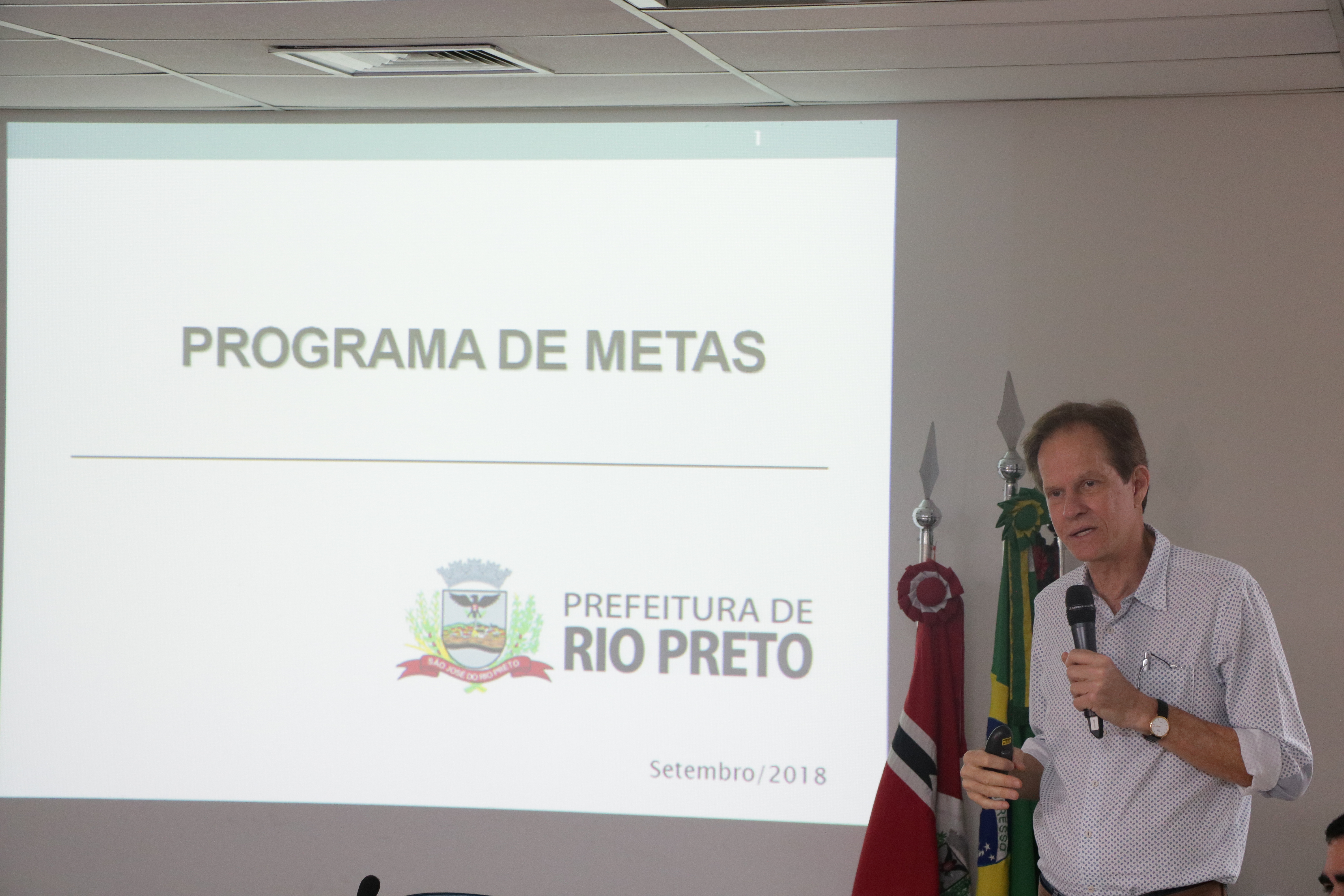 Secretário de Planejamento, Israel Cestari, apresenta as metas para 2019 no auditório da Câmara