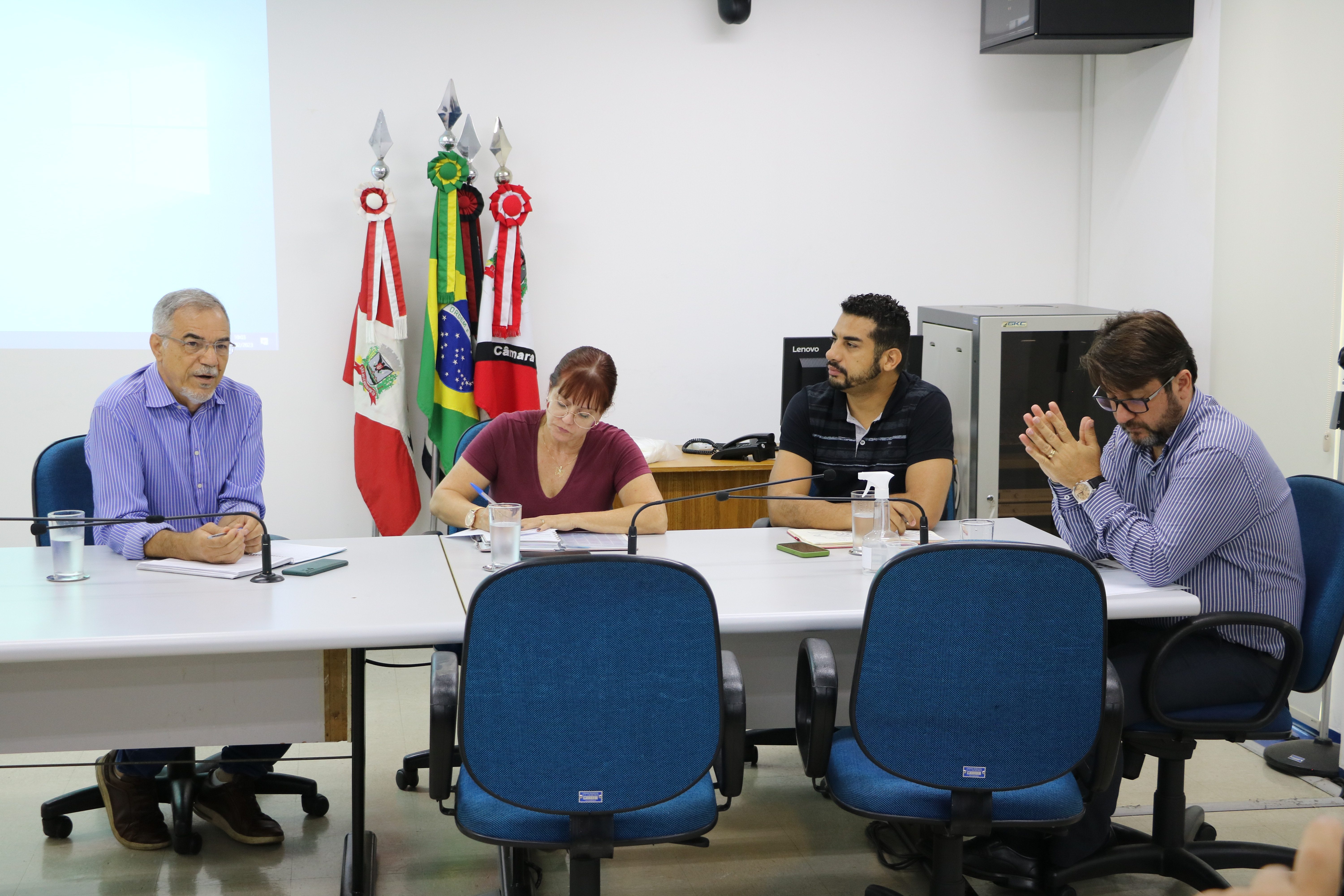 Vereadores e profissionais da Secretaria de Meio Ambiente participaram de reunião no dia 13 de fevereiro