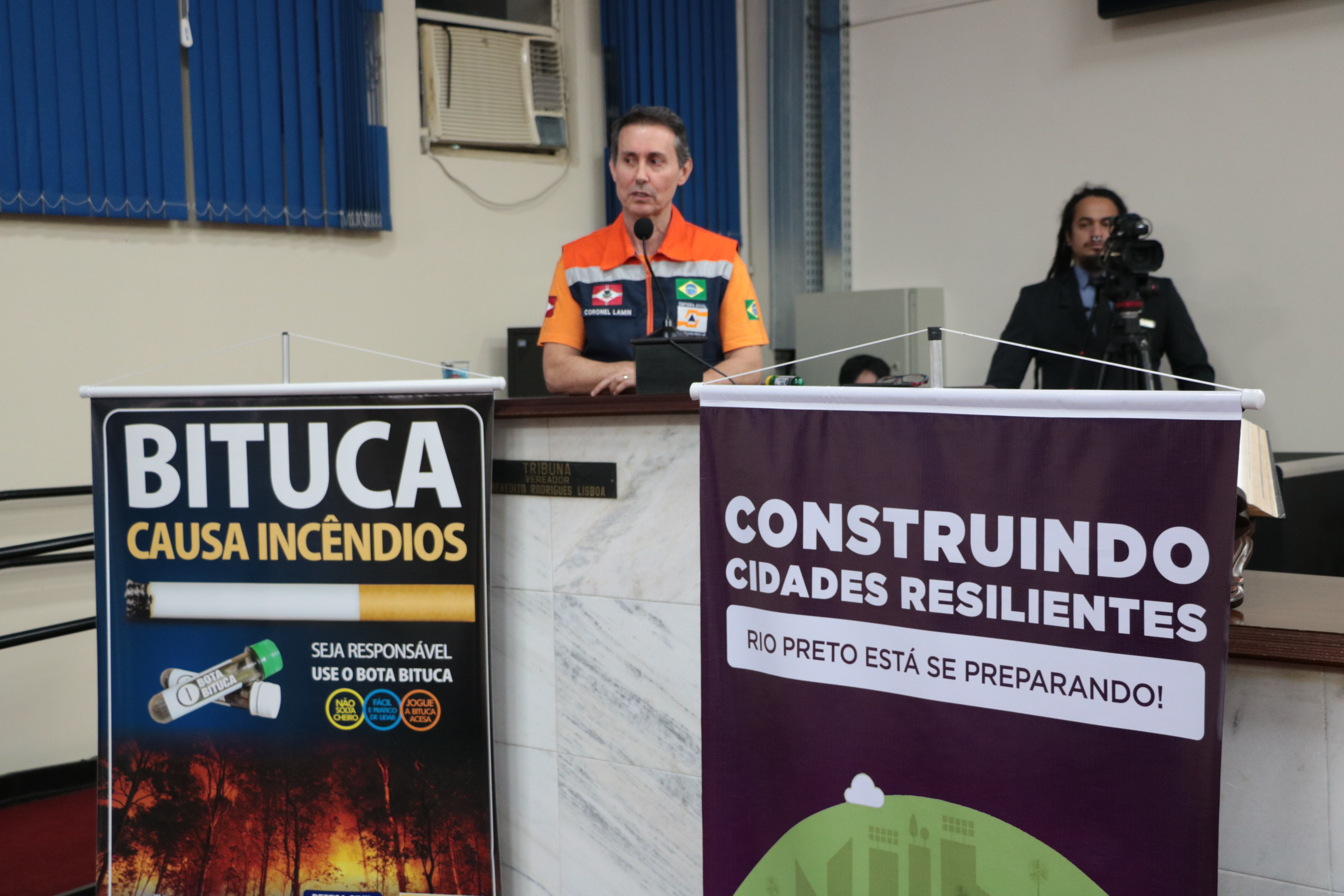 Diretor da Defesa Civil, coronel Lamin usa a tribuna para alertar sobre os perigos das queimadas