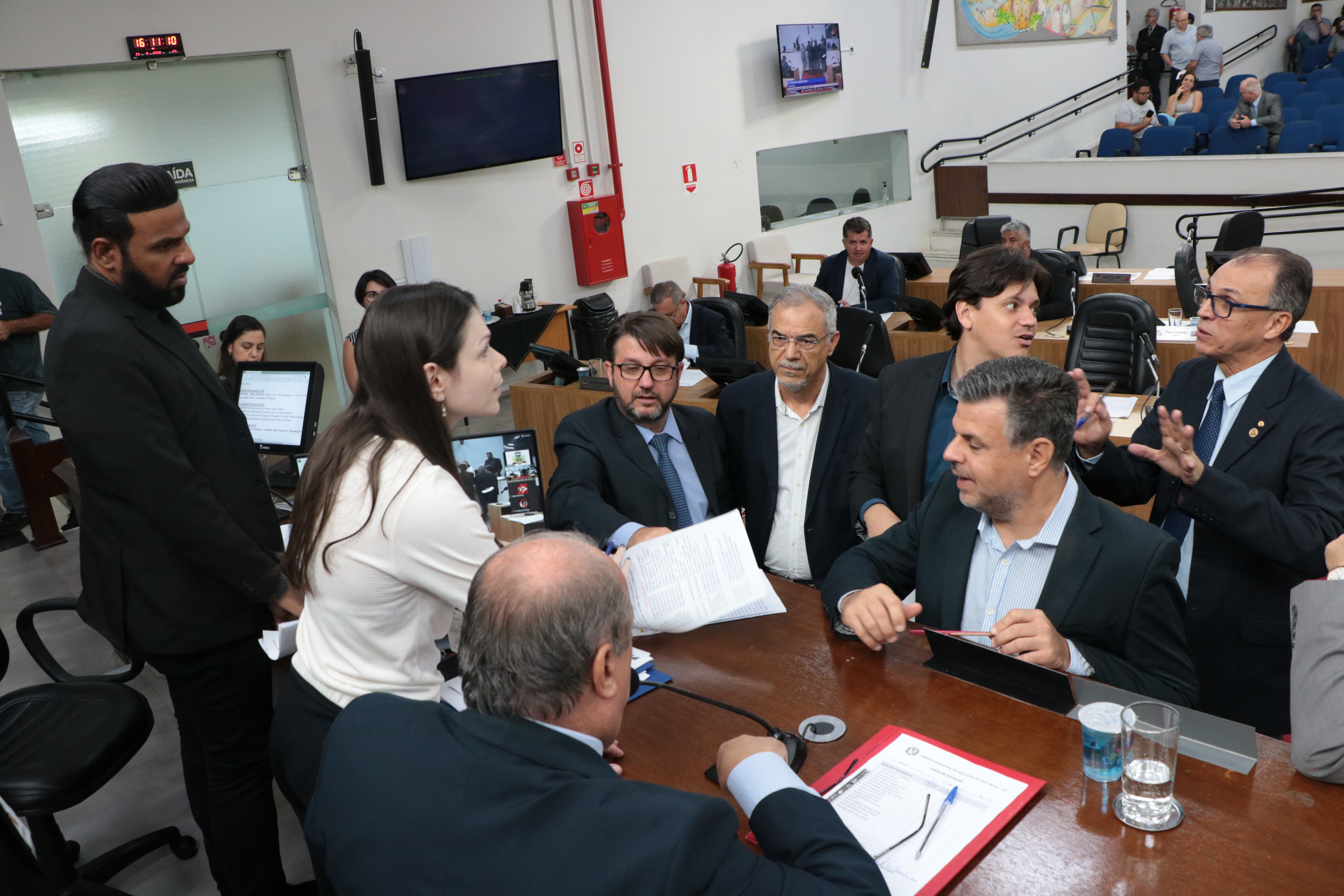 Vereadores negociam derrubada dos vetos a 14 emendas